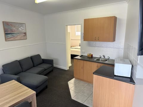 UNDER OFFER - Bamboo Motor Inn – Lakes Entrance, VIC