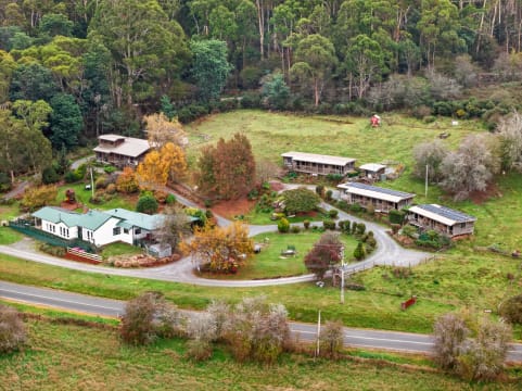 FHGC Tasmanian Accommodation A1 Presentation Spectacular Views 10%ROI 6 Cabins 2 Houses 2 Titles