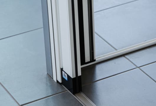 Leading Retractable Screen Manufacturer Business - REV 1.9M p.a (Our Ref: D2087)