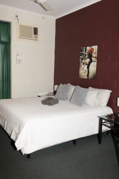 CENTRAL QLD COASTAL FREEHOLD MOTEL - 2917MF