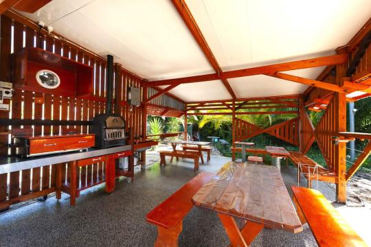 FREEHOLD - Vendor Terms Available - Golden Leaf Motel, Myrtleford VIC - 1P0584