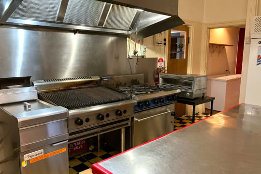 FREEHOLD - Whorouly Hotel, VIC - 1P0573