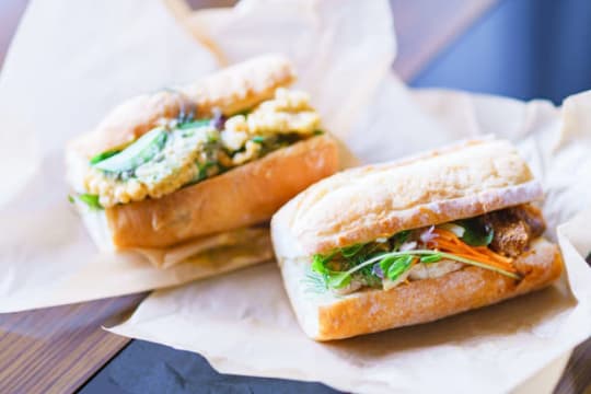 A TURNKEY CAFÉ WITH STRONG LOCAL LOYALTY