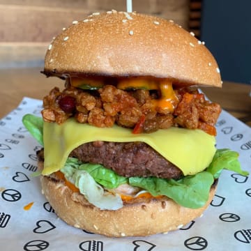 BURGER CAFE,  COMMERCIAL KITCHEN, FULLY LICENSED, NEW CONDITION