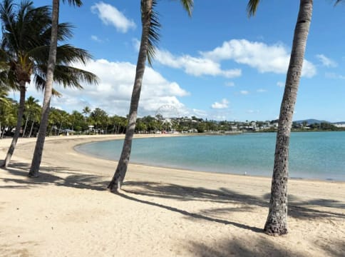 Airlie Beach Lounge Hire