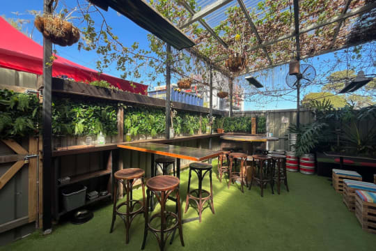Littlefoot - Popular Bar & Live Music Venue
