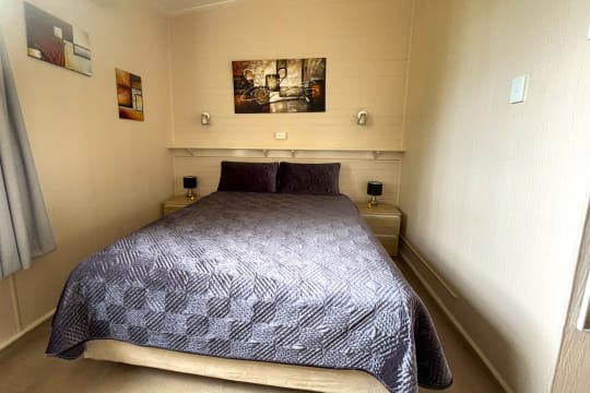 FREEHOLD GOING CONCERN - Lake Bolac Motel - 1P0565