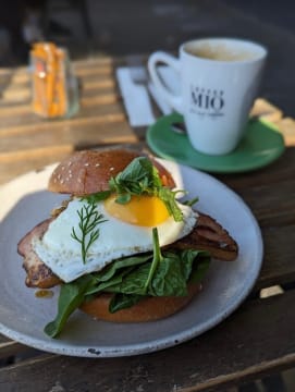 THRIVING HOSPITALITY BUSINESS FOR SALE - RESERVOIR