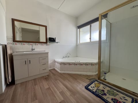 Railway Hotel Dingee - Build It and They Will Come