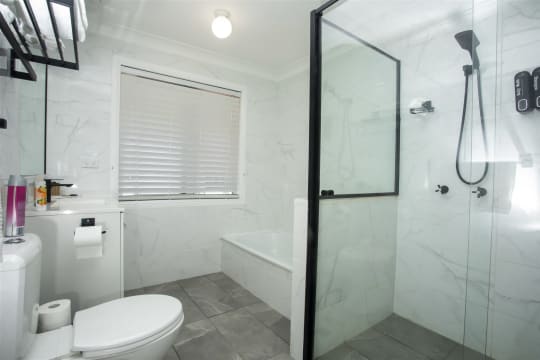 Profitable Seaside Bed & Breakfast Freehold Investment in Redcliffe