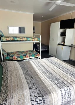 24 - ROOM REGIONAL MOTEL - NSW
