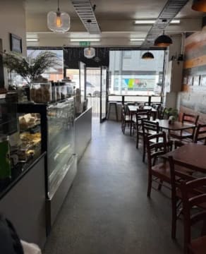 Established Cafe/Restaurant Strong Local Following & Proven Performance