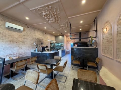 LICENCED PIZZERIA OPPORTUNITY NEAR CITY STH SUB $69,000 + GST