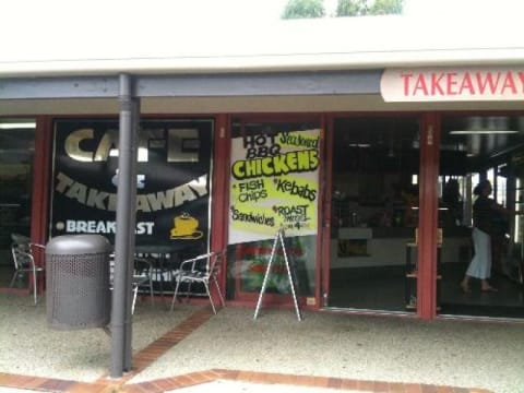 GREAT CAFE / TAKEAWAY FOR SALE IN GOOD SHOPPING COMPLEX