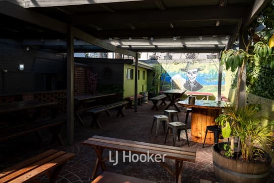 A Collie Institution with a Newly Added Accommodation Income Stream