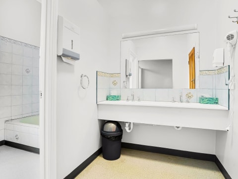 Profitable Iconic FHGC Bischoff 15 Room Hotel Waratah Tas $1mill+ T/O Growth Potential 10% ROI