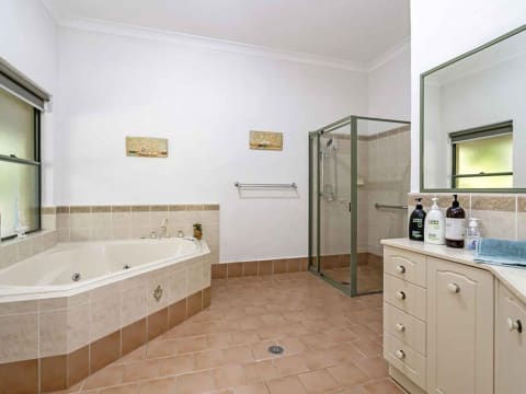 A BOUTIQUE COASTAL SANCTUARY WITH INCOME POTENTIAL - 2523MF