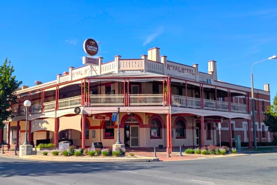 VACANT POSSESSION LEASEHOLD - Royal Hotel, Corowa NSW - 1P0527
