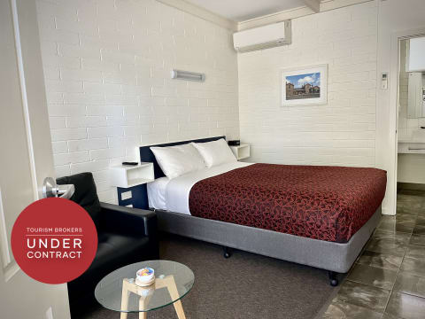 AN ABSOLUTE RIPPER LEASEHOLD MOTEL - 2682ML