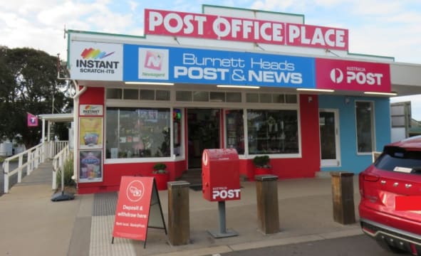 Burnett Heads Post and News (SP2522)