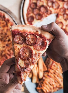 PIzza Store  - Highly Profitable Prime Location  - Booming City Edge Location