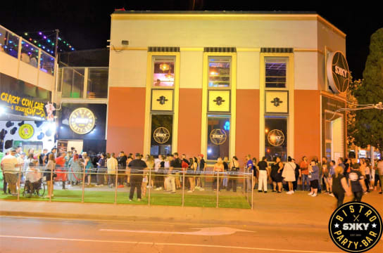 Night club / Pub with full commercial kitchen / Must be sold - Put in an Offer!