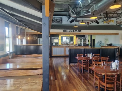 National Restaurant Franchise Opportunity. Excellent Net Profit Estabishment.