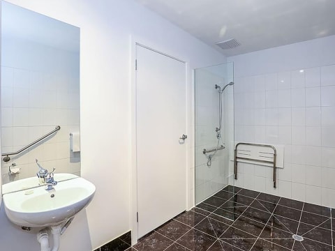 PRESTIGE LOCATION AND ACCOMODATION IN THRIVING VICTORIA’S SECOND LARGEST CITY - 2876MF