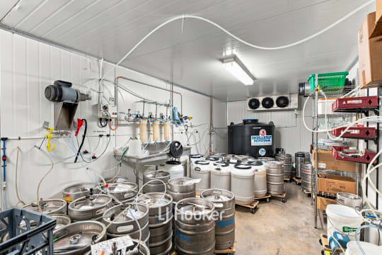 Big Gal's Brew Shed | Brew-On-Premises & Retail | Bunbury