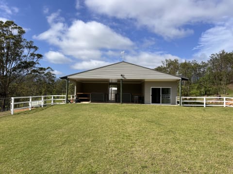 MODERN HOMESTEAD & ACREAGE, ECO-TOURISM APPROVED - 1072CPF