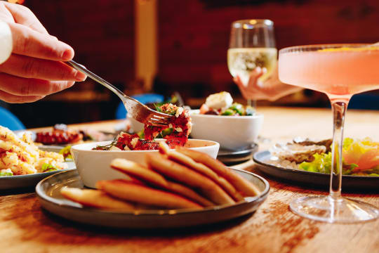 RESTAURANT & BAR