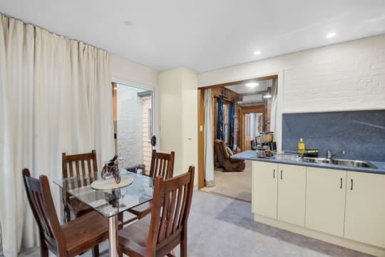 Prime Location Residence with Income or 3 BnB lets (stca) or Health Professional Rooms