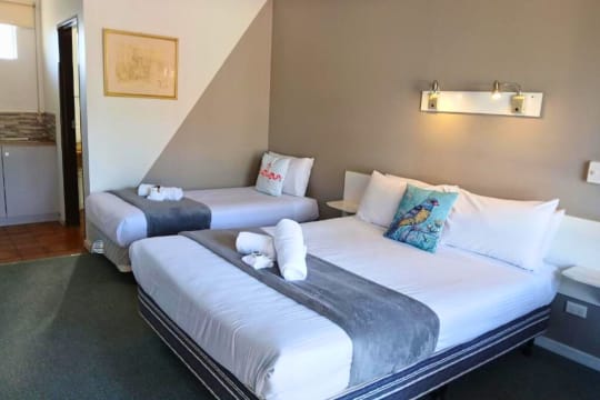 BIRCH MOTEL