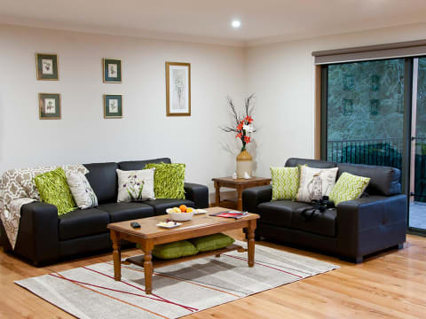 ROOMS TO RENT, OFFICES TO LEASE, SNOWBUNNIES TO SKI - 9CF