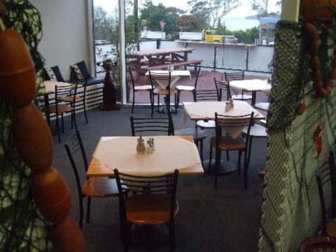 JUST HOOKED - WELL KNOWN SEAFOOD RESTAURANT/CAFE WITH 3 BEDROOM RESIDENCE