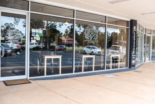 FULLY LICENSED CAFE, HEAVY TOURIST AREA IN HEYFIELD.