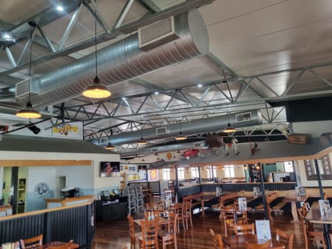 National Restaurant Franchise Opportunity. Excellent Net Profit Estabishment.