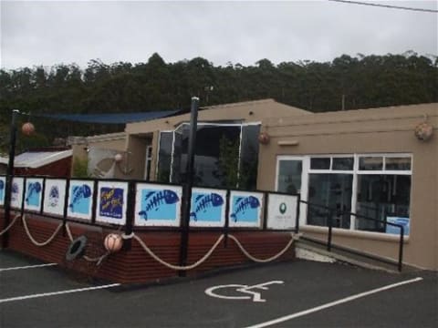 JUST HOOKED - WELL KNOWN SEAFOOD RESTAURANT/CAFE WITH 3 BEDROOM RESIDENCE