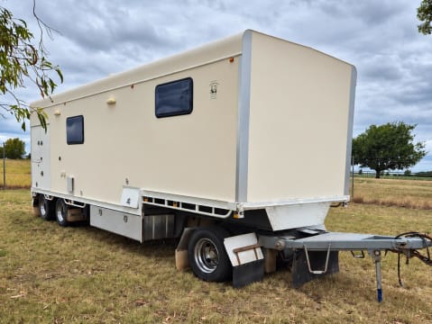 Chuck Wagon Fitouts. Equine Fitout Business.