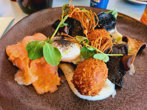 CAFE - TAKING UPTO $60,000PPW.   FULLY UNDER MANAGEMENT.