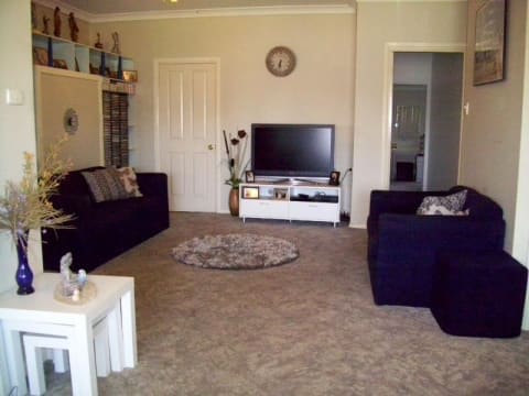 NOT JUST A BUSINESS BUT A CASUAL WAY OF LIFE! -  INCLUDES RESIDENCE & BUSINESS!