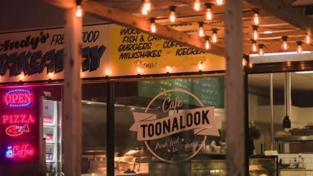 UP MARKET TAKEAWAY IN PRIME WATERFRONT LOCAL