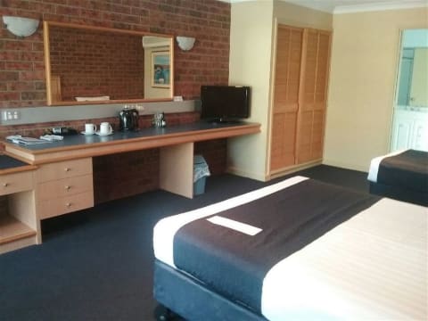 -- UNDER OFFER -- Regional Freehold Motel & Units Opportunity - Gippsland Vic