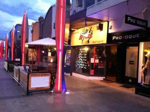 FULLY LICENCED RESTAURANT - TOP LOCATION - ESTABLISHED 9 YEARS!