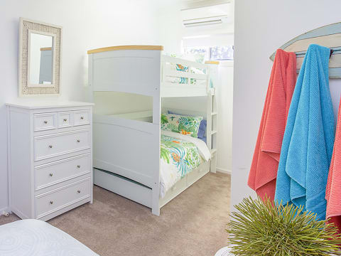 BRISBANE BAYSIDE MODERN RESIDENCE AND GUEST HOUSE - 2881MF