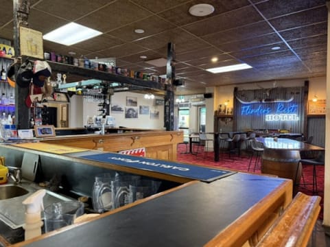 Flinders Rest Hotel - Main Highway 1 location - Freehold & Business