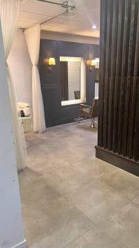 FULLY FITTED HAIR SALON  WALK IN & START TRADING