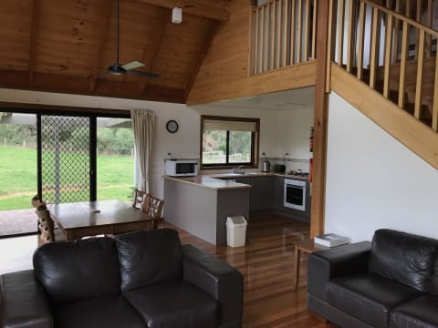 HOLIDAY COTTAGES, COASTAL, MOTEL