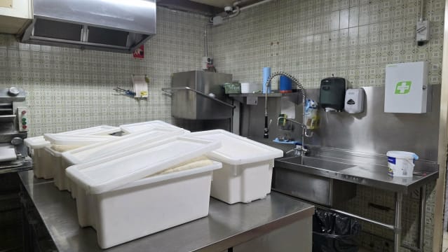 Thriving Pizza Restaurant & Takeaway - Prime Echuca Location