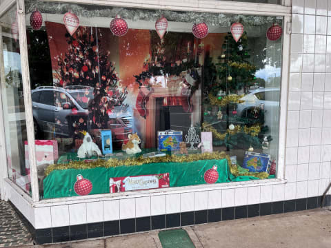 Newsagency $120,000 plus Sav in Busy Town of Emerald + Freehold available for $720,000